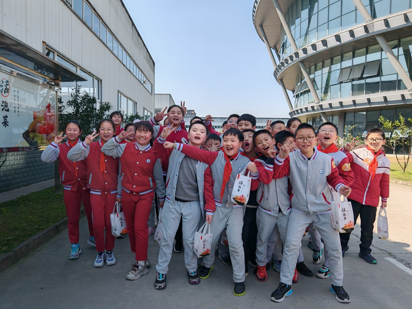 跟着春天去研学:传承非遗,对话自然——眉师附小五年级共赴东坡文化与自然之约